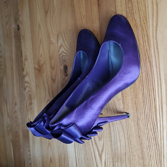 RSVP Larisa Purple Satin Pumps - Picture 3 of 6